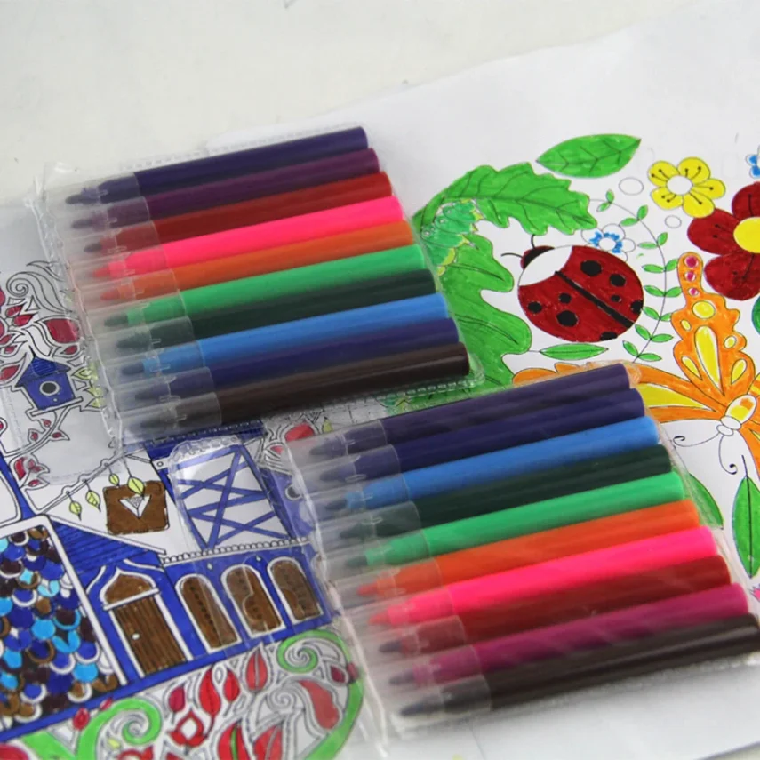 Assortment of marker pens for sketching