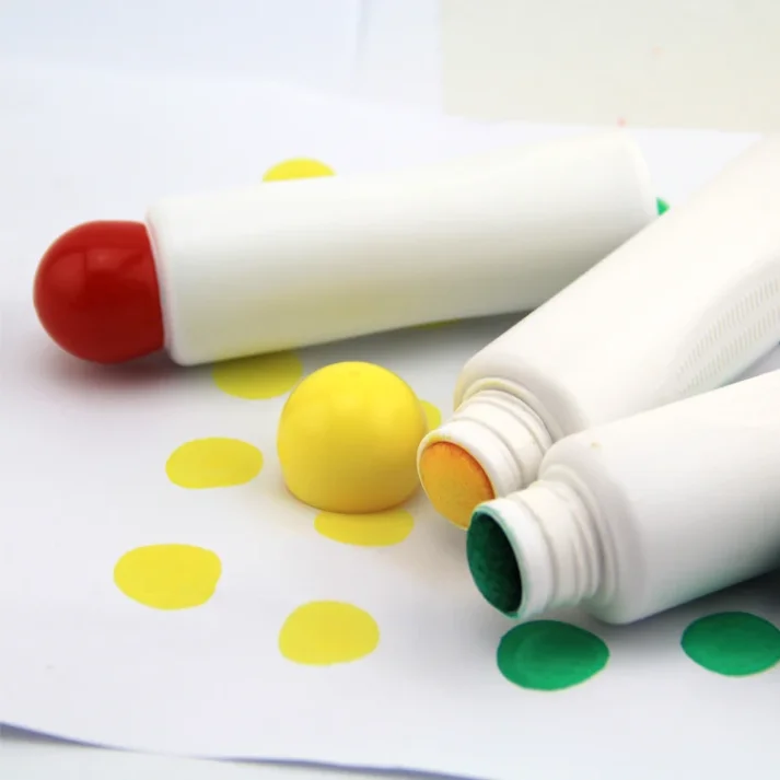 Comprehensive art supplies including marker kit