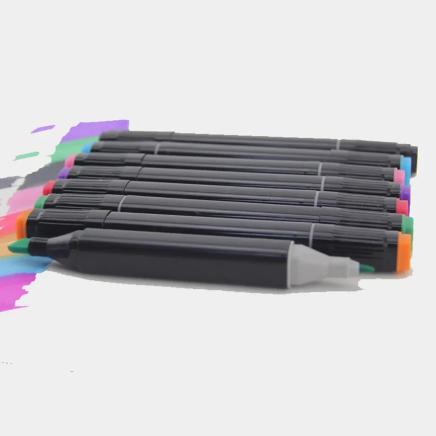 Artist marker kit with various colors and tips