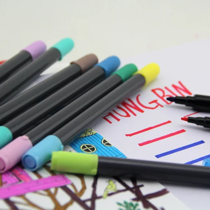 Display of a professional marker pen set