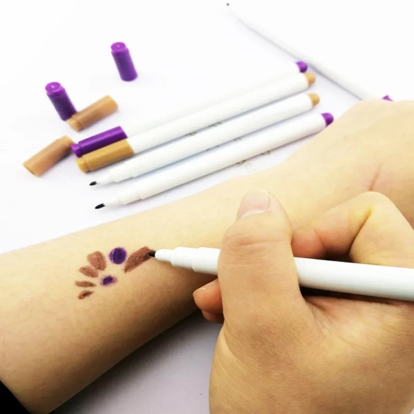 Assorted colors marker pens for art and design