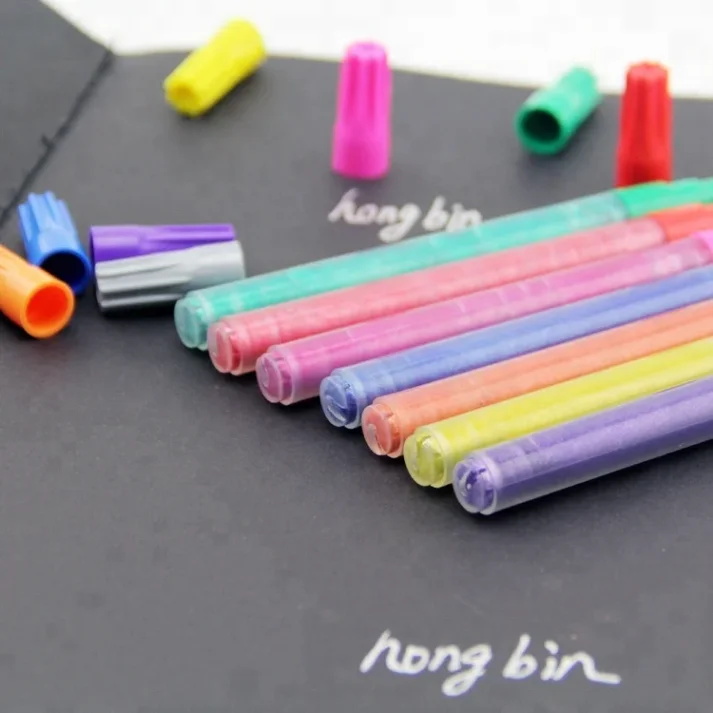 Overview of key features of a marker pen including nib type and ink color options.