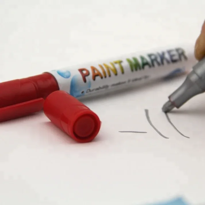 Art markers with vivid and bright colors for sketching.