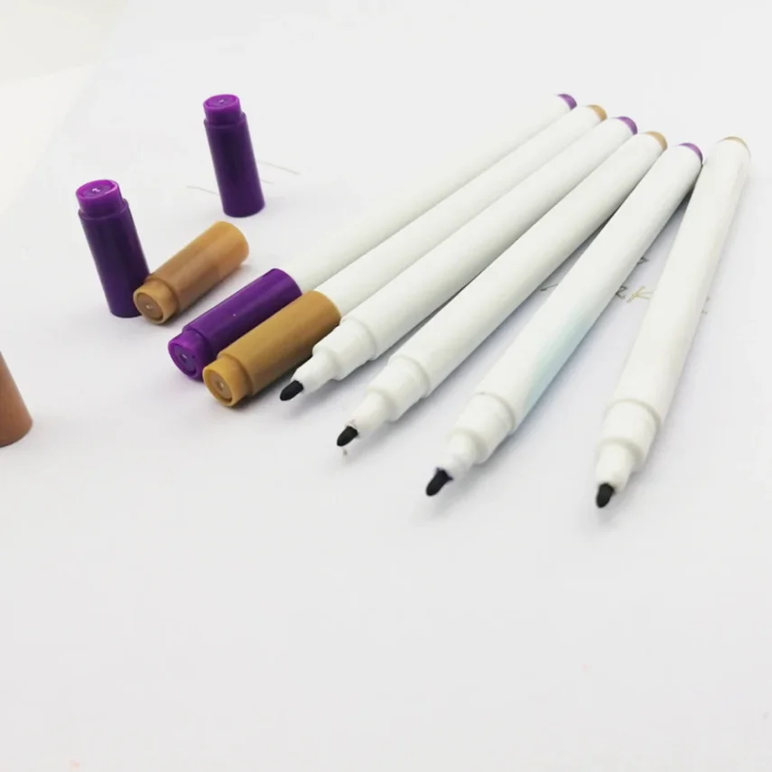 Art supplies marker set with multiple colors for artists