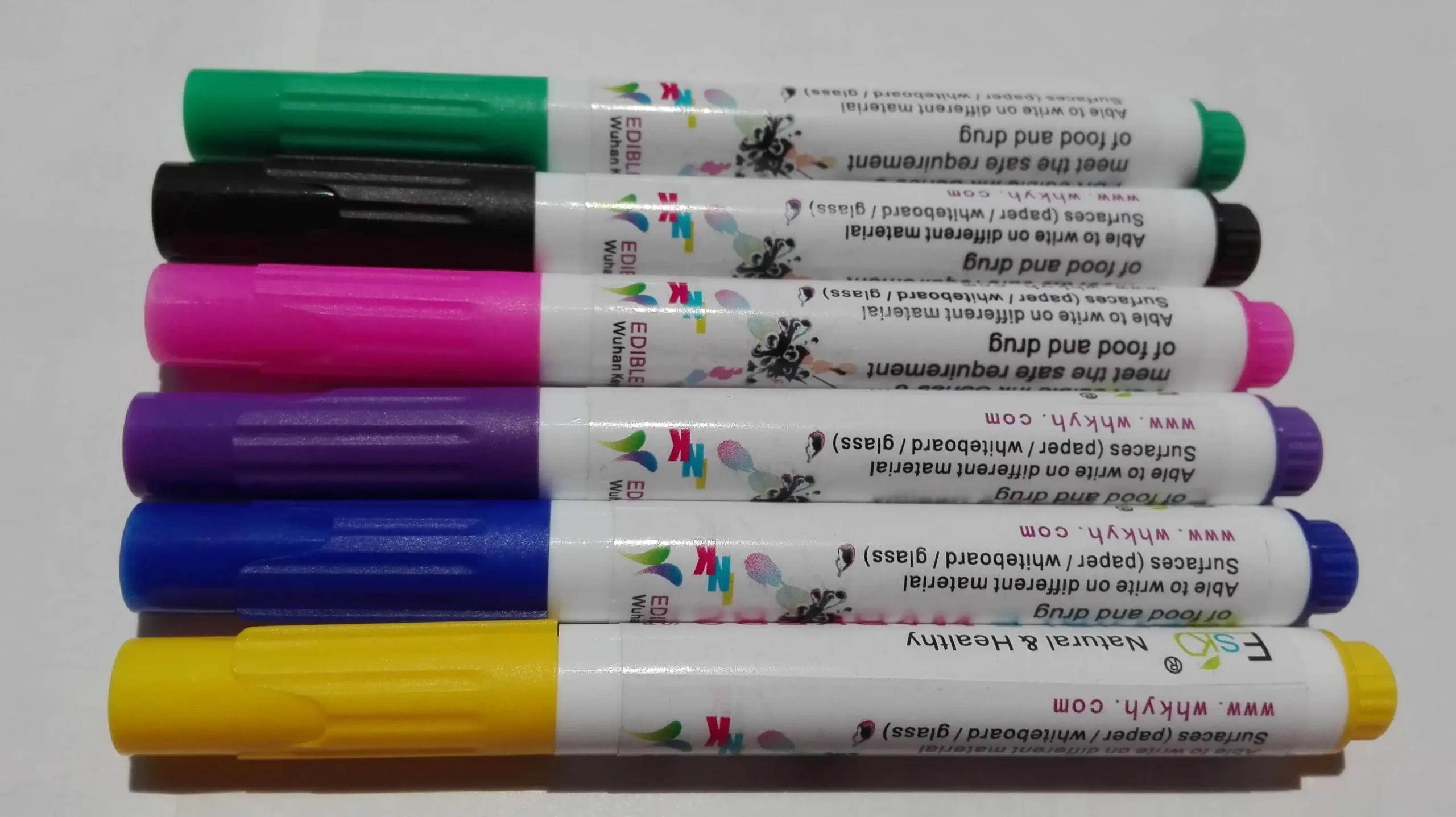 Scaled set of sketch markers for artists
