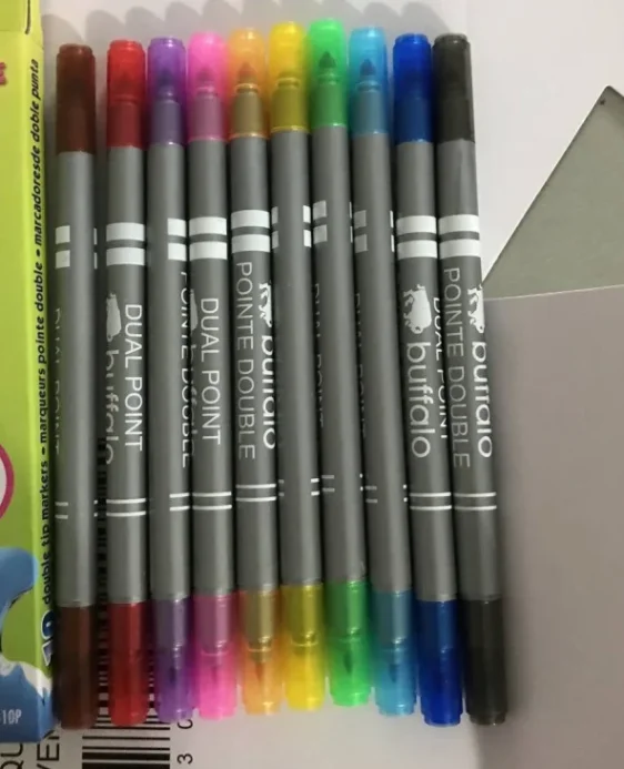 Set of fine-tip markers for precise and detailed work