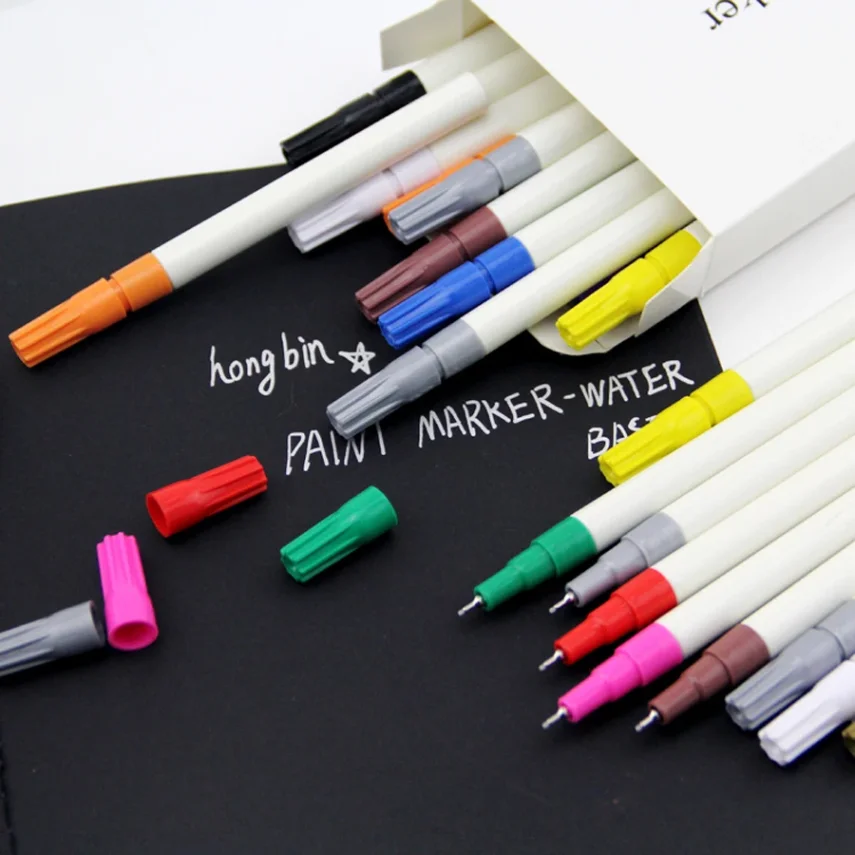 Variety pack of marker pens in multiple colors