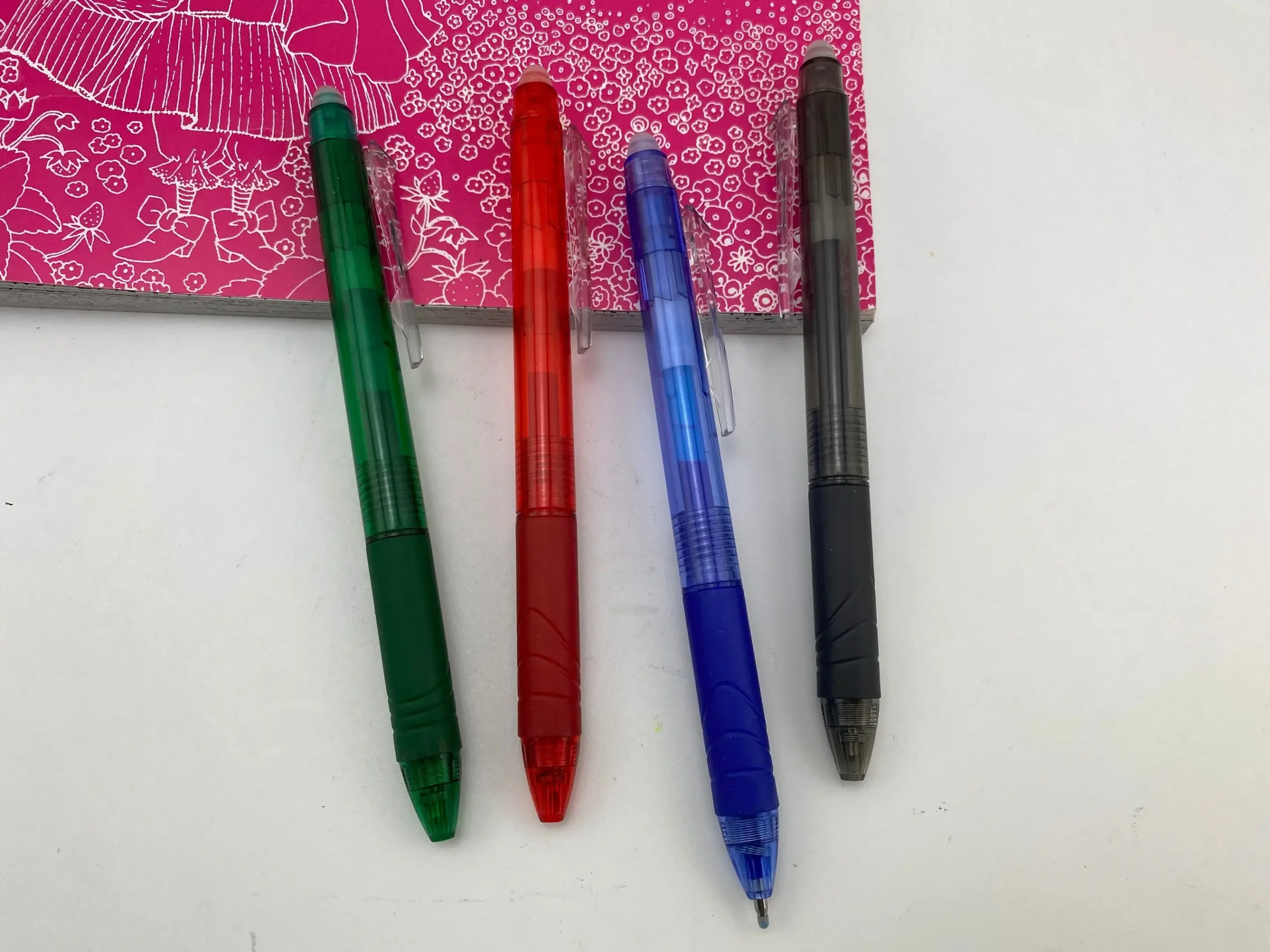 Assortment of marker pens in different tip sizes.