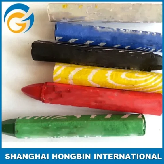 Art marker assortment with vibrant colors