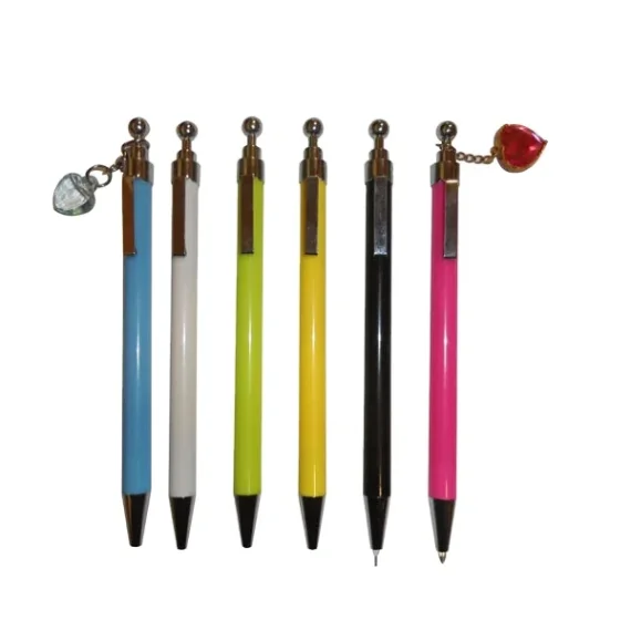 Art supplies marker set with multiple colors for artists