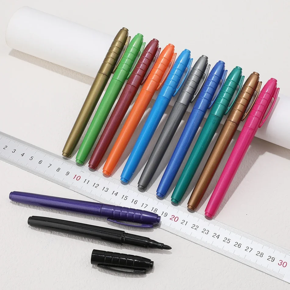 Assortment of marker pens for sketching and coloring