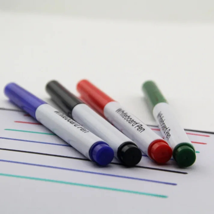 Marker pen variety pack with multiple colors