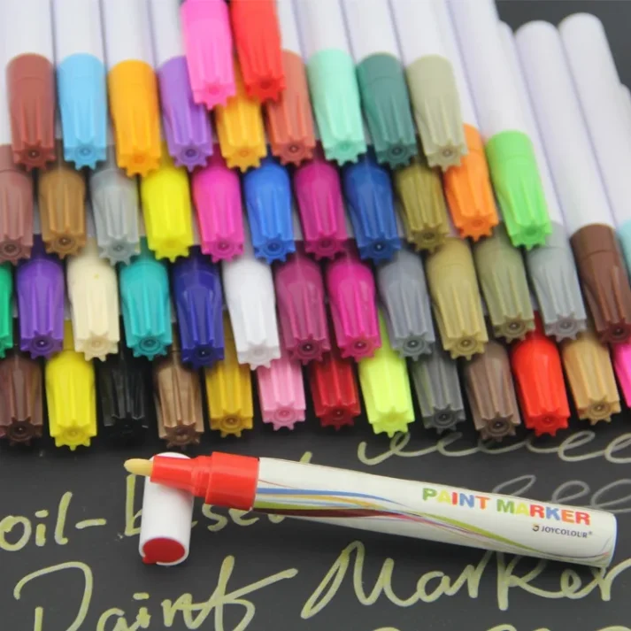 Variety pack of marker pens in multiple colors